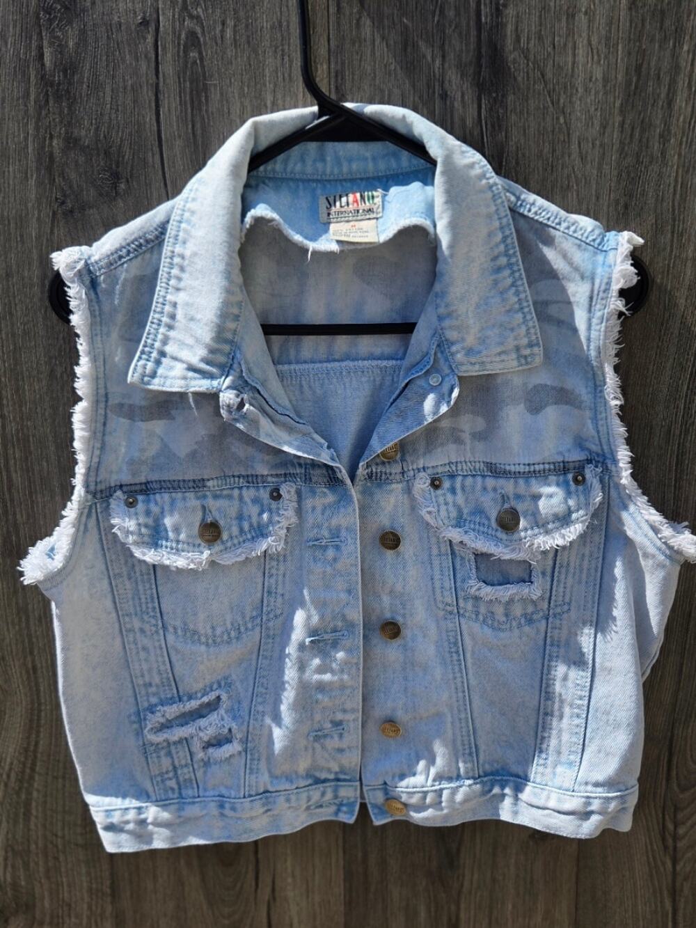 VTG Stefano light-wash cropped denim vest subtle camo distressed rips Size M